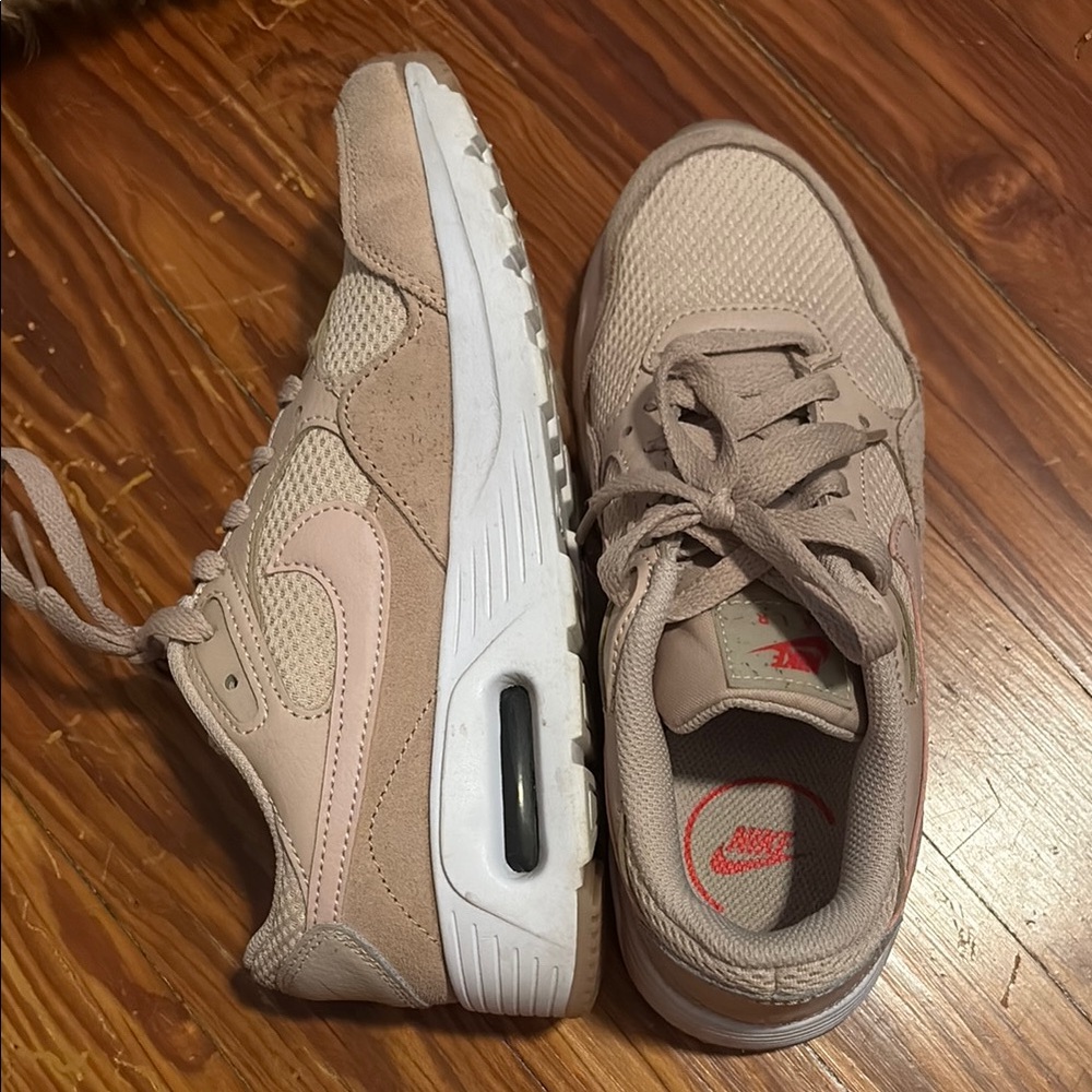 Women’s Nike Air Max Size 6 Casual Sneakers